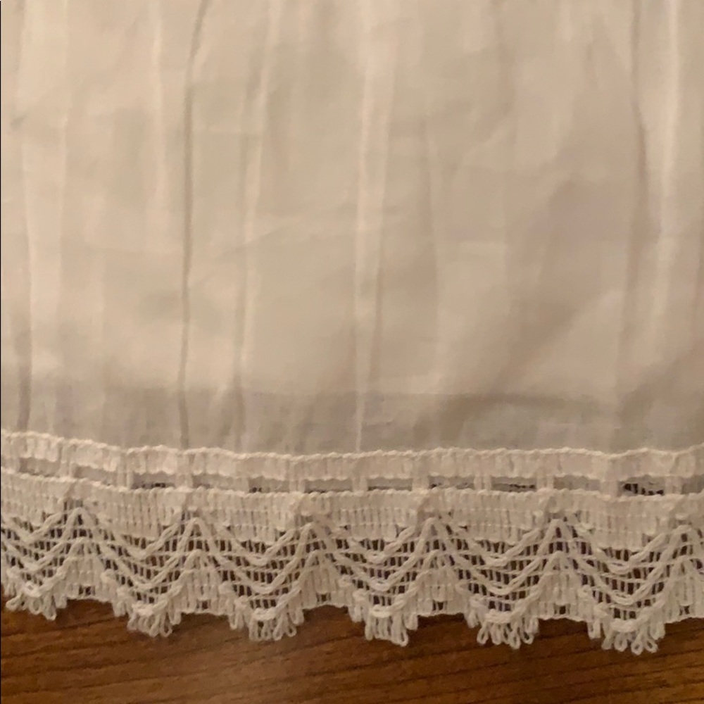 Beautiful white skirt! - Picture 4 of 5